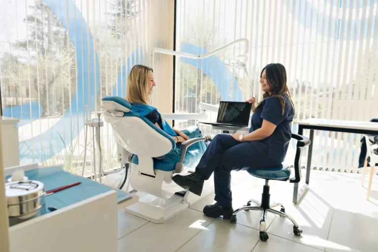 Travelling abroad for medical treatment has become an increasingly common option for patients seeking specialist care. Cost differences, waiting times and access to certain procedures can all influence the decision to look beyond one’s home country. At the same time, improved international travel and the growing number of clinics catering specifically to foreign patients have made cross-border healthcare easier to arrange. For many patients, choosing the right destination therefore involves more than comparing treatment costs: expertise, technology, communication, recovery time and practical travel considerations can all play an important role.
